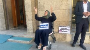 emine-senyasar’s-justice-vigil-in-front-of-the-parliament-on-its-20th-day