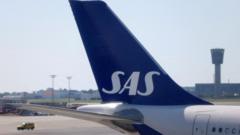 flight-diverted-after-passenger-finds-live-mouse-in-meal