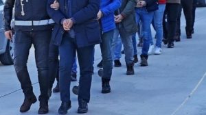 four-people,-including-a-journalist,-detained-in-izmir