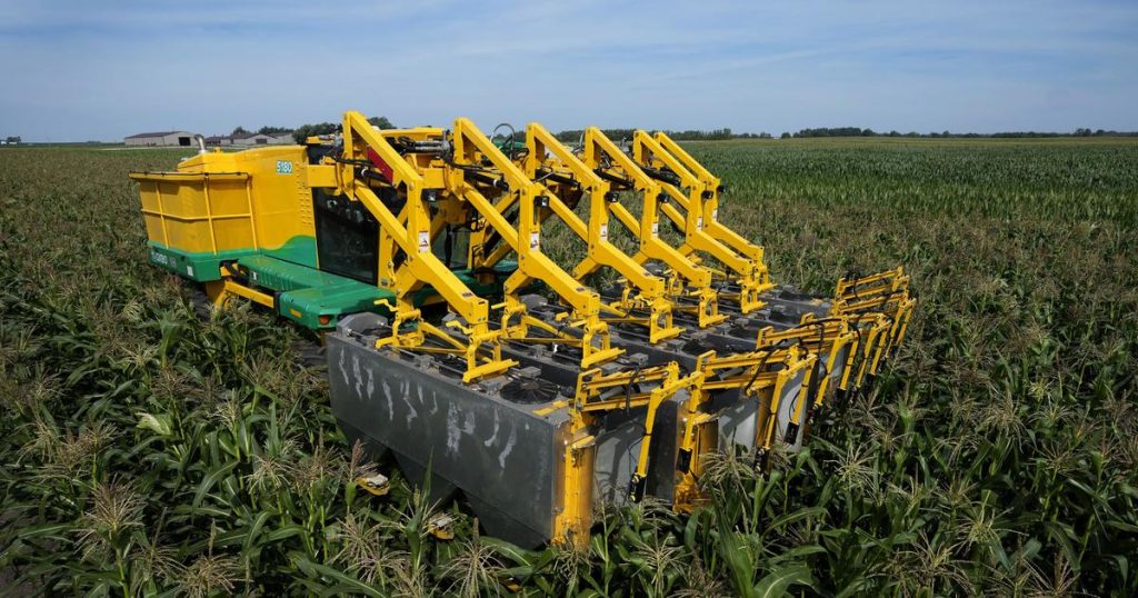 automation-in-agriculture-offers-solutions-for-farmers,-but-workers-fear-for-their-jobs