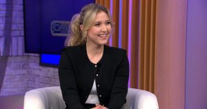 taylor-tomlinson-shares-who-she-dreams-of-having-as-a-guest-on
