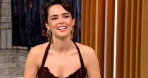 actor-zoey-deutch-takes-on-broadway-in-pulitzer-prize-winning-play