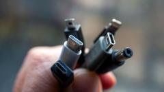 uk-considering-rules-for-universal-charging-cable