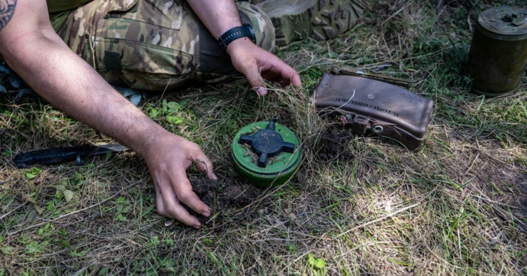 us.-to-provide-anti-personnel-mines-to-ukraine,-official-says