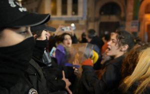 in-photos:-women-defy-bans,-police-violence-to-mark-nov-25-in-istanbul