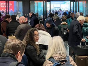 inside-gatwick’s-security-protocol:-how-the-bomb-scare-and-evacuation-unfolded
