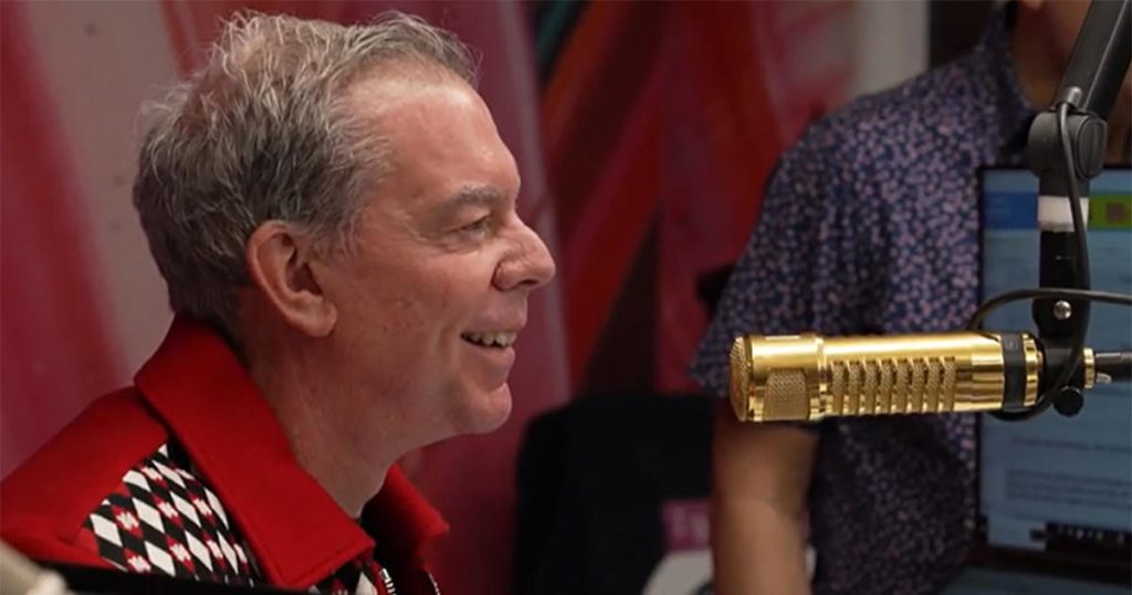 elvis-duran-on-the-magic-of-radio-and-his-special-bond-with-listeners