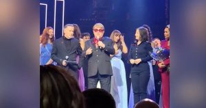 elton-john-says-he-struggled-to-watch-new-musical-after-losing-eyesight