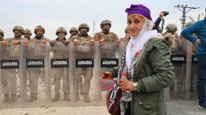 human-chain-and-protest-march-at-kobane-border-against-occupation