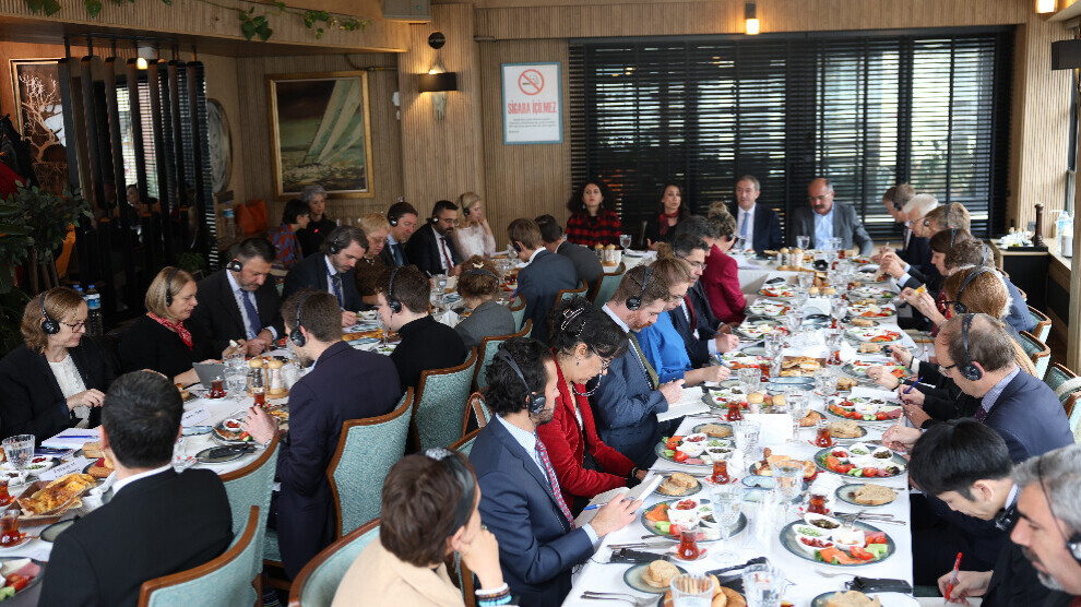 dem-party-co-chairs-meet-diplomatic-representatives-from-31-countries