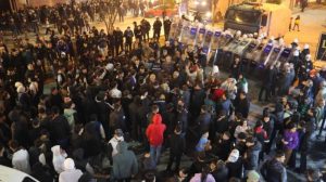 police-attack-masses-protesting-the-usurpation-of-akdeniz-municipality-in-mersin