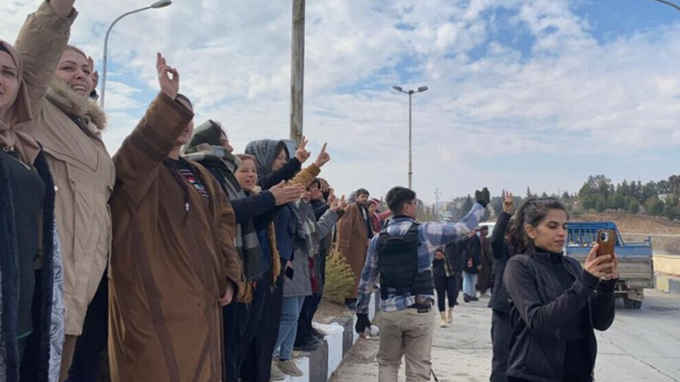 people-from-kobane-arrive-at-tishrin-dam