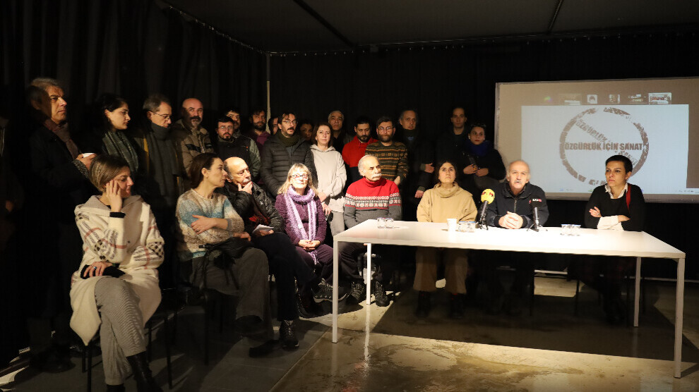 artists-protest-repression-against-hdk