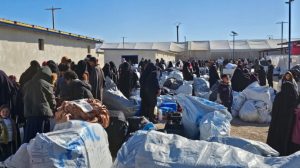 618-iraqi-citizens-leave-hol-camp