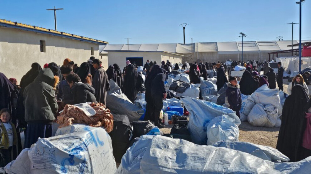 618-iraqi-citizens-leave-hol-camp