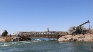 restoration-of-the-bridge-connecting-the-two-banks-of-the-euphrates-in-deir-ez-zor-continues
