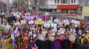 8-march-in-amed:-we-stand-behind-ocalan’s-call-for-peace-and-democratic-society
