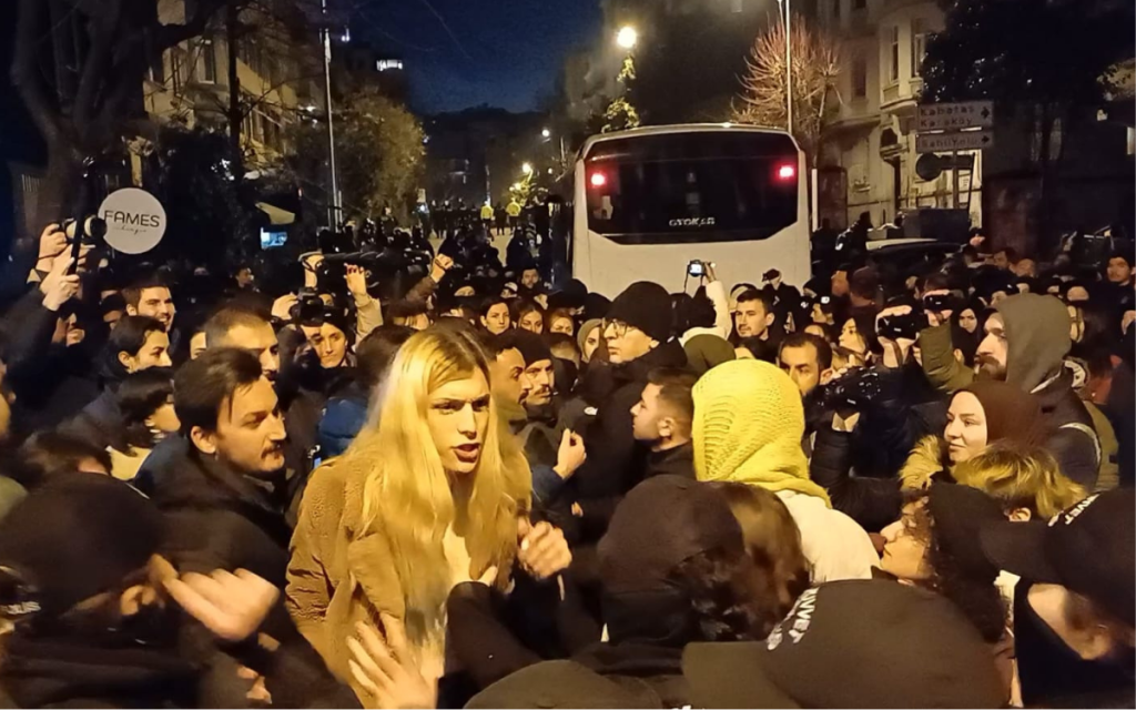 over-100-women,-lgbti+-activists-briefly-detained-after-istanbul-women’s-day-march
