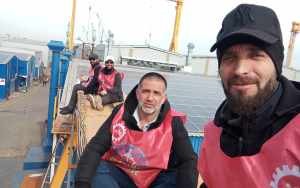 ‘a-hub-of-labor-violations’:-istanbul-shipyard-workers-climb-crane-protesting-unpaid-wages