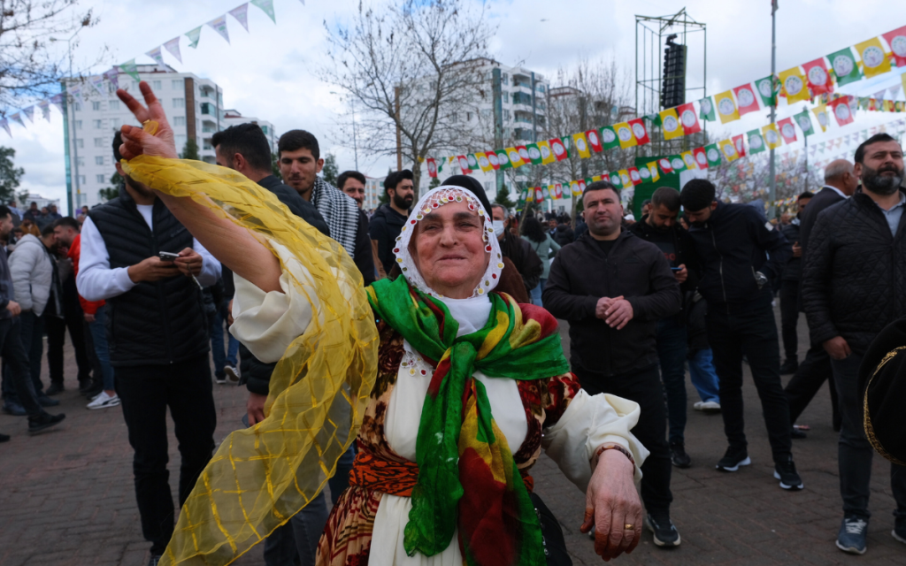 kurds-celebrate-newroz-in-diyarbakir-with-massive-attendance
