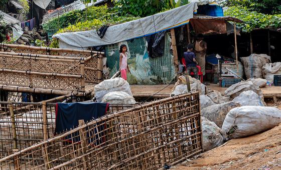 ‘don’t-cut-the-aid’:-insecurity-worsens-for-stateless-rohingya,-says-unhcr’s-grandi