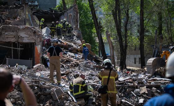 ukraine:-continued-russian-assaults-drive-civilians-from-frontline-communities