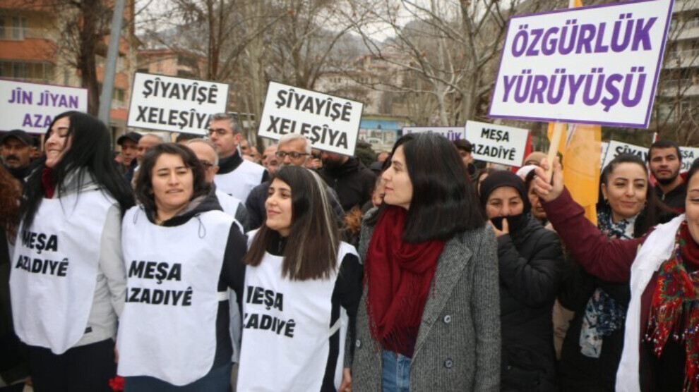 five-people-sentenced-to-prison-over-kurdish-songs-sung-during-a-demonstration-in-dersim