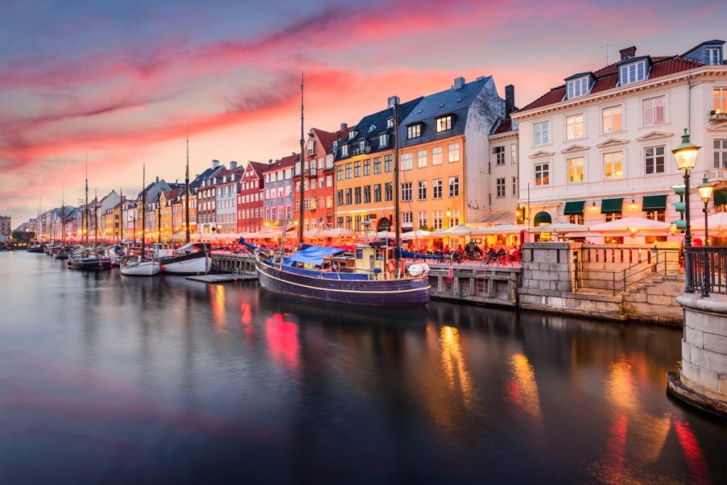 denmark-clamps-down-on-deepfakes-by-letting-people-copyright-their-own-features-|-techcrunch