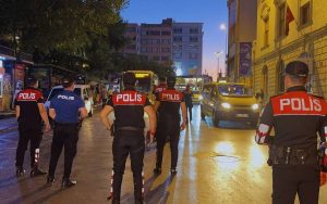 istanbul-police-detain-835-during-street-id-checks-overnight