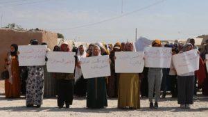 idps-from-serekaniye-protest-against-‘illegal-property-sales’-by-occupation-forces