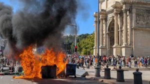 ‘let’s-block-everything’-movement:-thousands-take-to-the-streets,-hundreds-arrested-in-france
