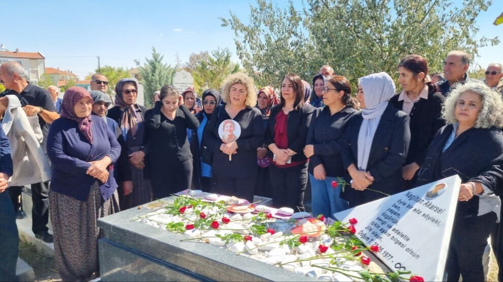 nagihan-akarsel-commemorated-at-her-grave-in-konya
