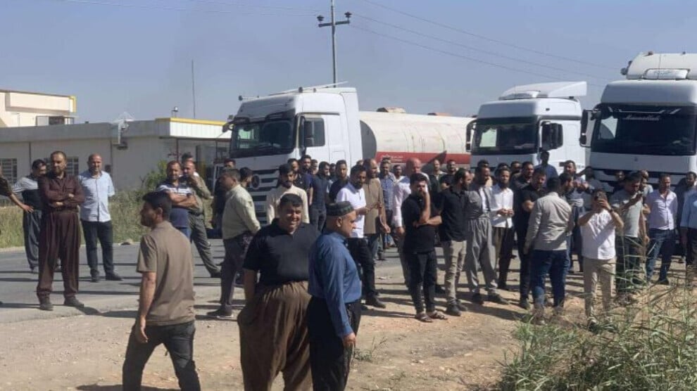 truck-drivers-block-duhok-hewler-road,-demanding-improvement-of-transportation-conditions