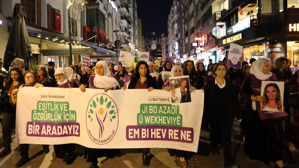 kadinlardan-‘25-kasim’-mesaji:-‘dayanismayla-karanligi-yikacagiz’