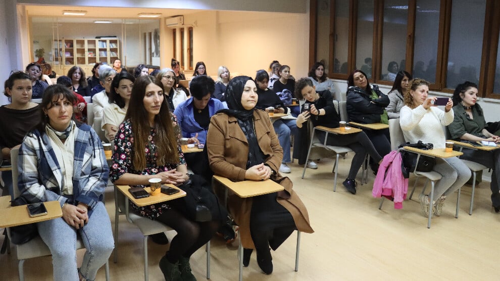 dem-parti-kadin-meclisi,-kocaeli’de-kadinlarla-bulustu