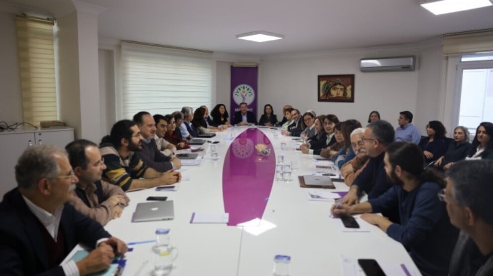 dem-parti,-olasi-imrali-ziyareti-ve-surec-gundemiyle-toplandi