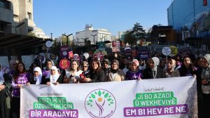 kadinlar-alanlarda:-sokaklar-bizimdir,-mucadelemiz-mesrudur