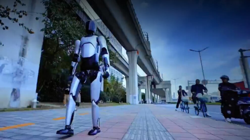 cin-robotu,-106-km’lik-yuruyusuyle-guinness-rekoru-kirdi