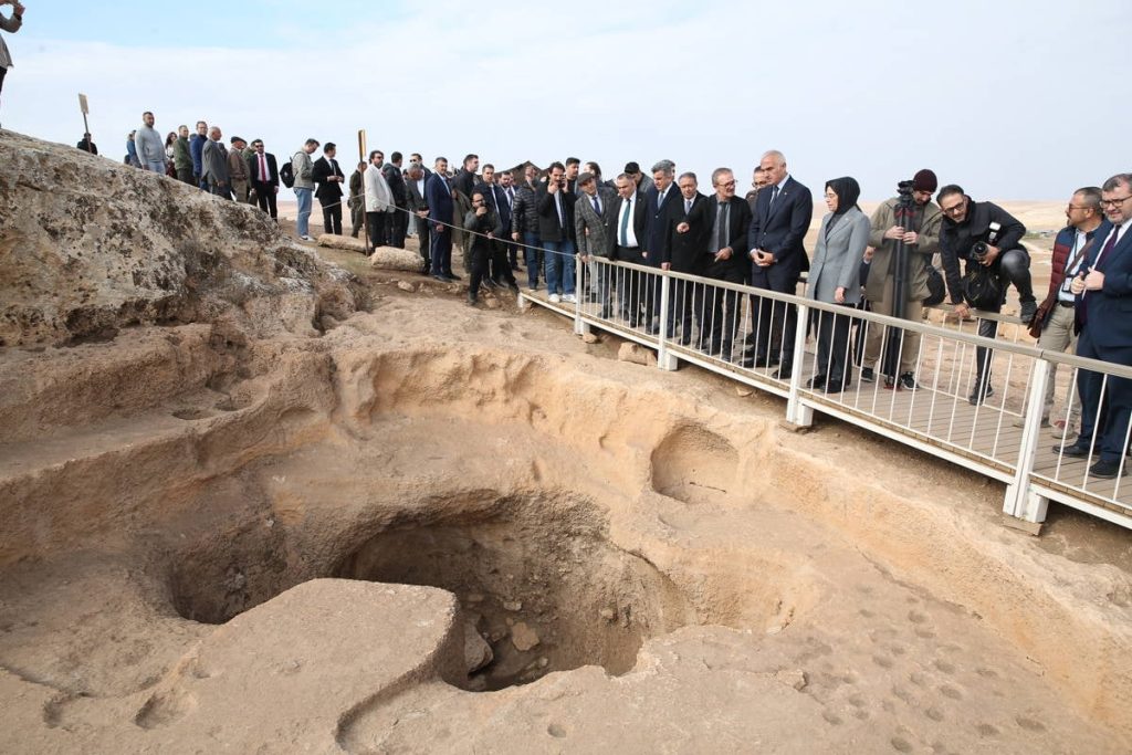 neolithic-‘amphitheater’-uncovered-at-karahantepe-archaeological-site