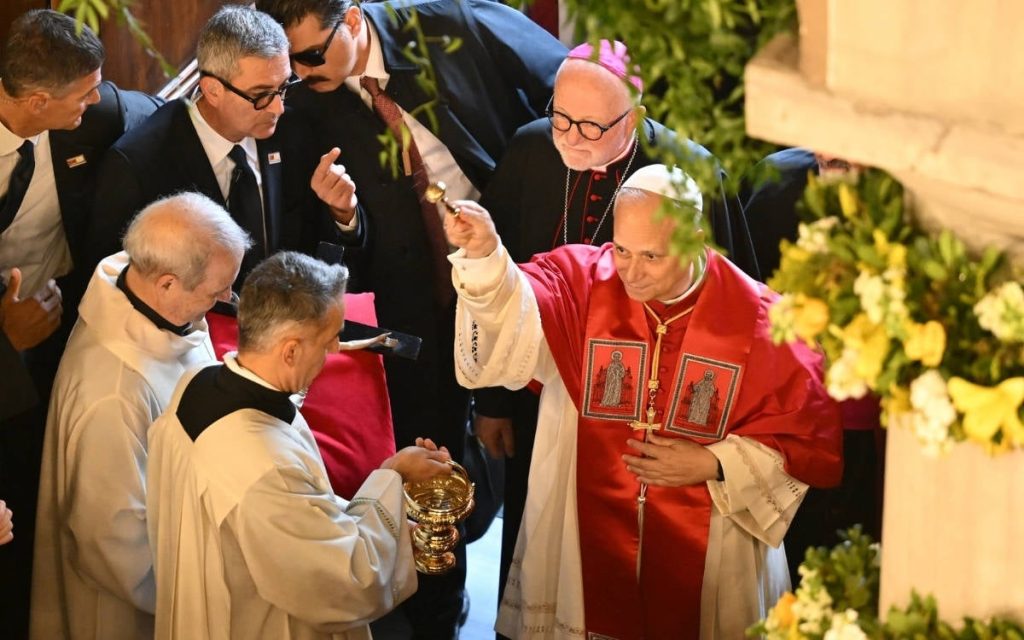 pope-leo-xiv-meets-catholic-clergy-in-istanbul