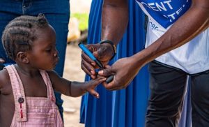 african-football-legends-join-forces-to-give-a-red-card-to-polio