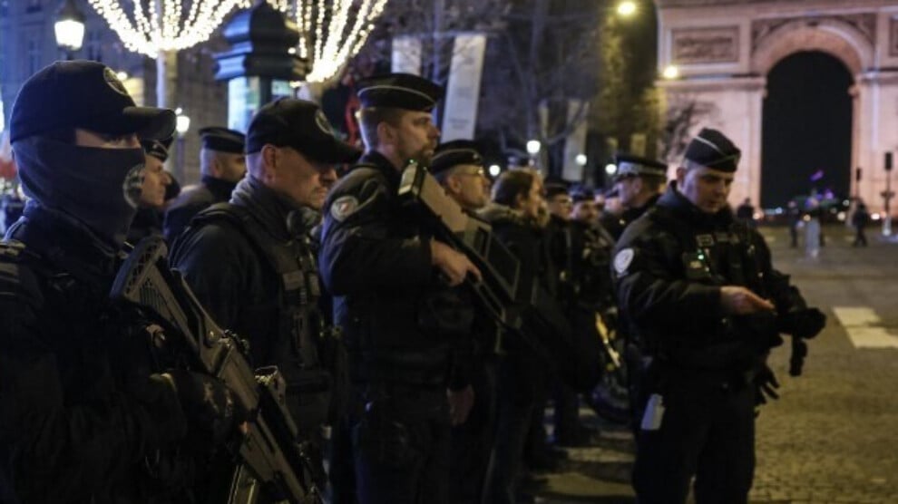 paris’te-yilbasi-gecesi-125-kisi-gozaltina-alindi,-bu-kez-arac-yakilmadi