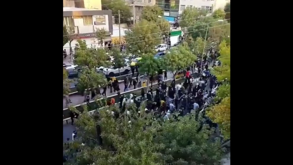 iran’daki-gosteriler-gece-de-devam-ediyor