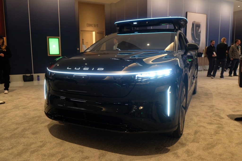this-is-uber’s-new-robotaxi-from-lucid-and-nuro-|-techcrunch