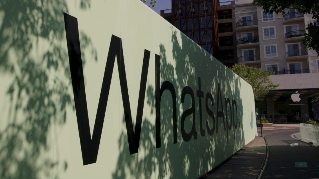 brazil-orders-meta-to-suspend-policy-banning-third-party-ai-chatbots-from-whatsapp-|-techcrunch