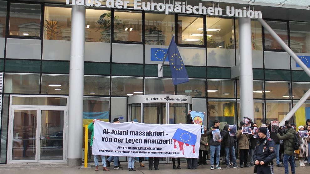 viyana’da-ab’ye-protesto:-ab-finanse-ediyor,-colani-katlediyor