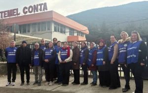 workers-at-izmir-factory-mark-over-400-days-on-strike-over-union-rights