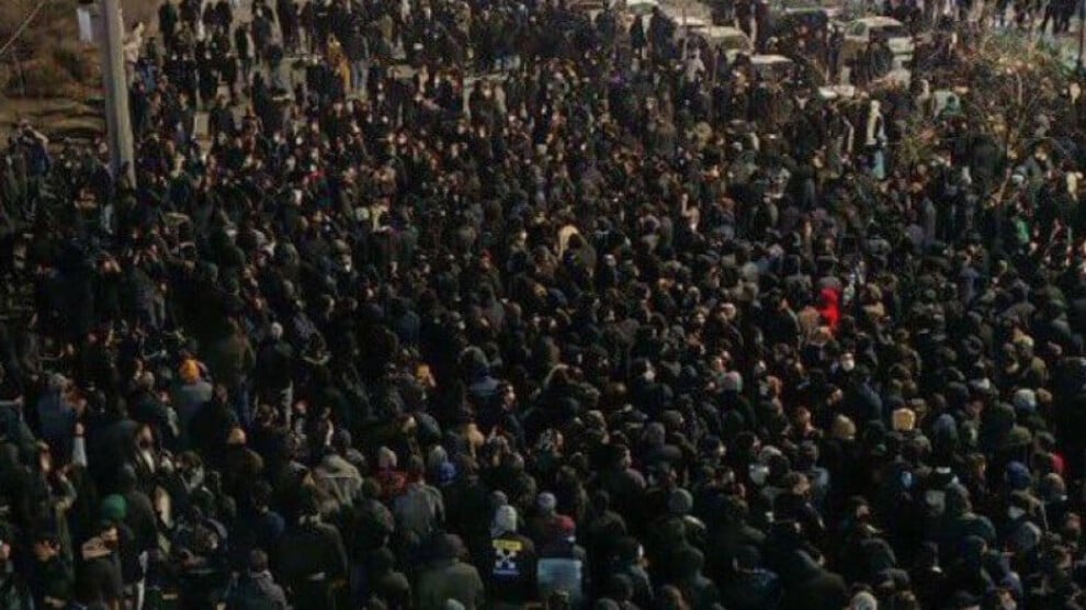 rojhilat-ve-iran’da-protestolar-suruyor:-binlerce-eylemci-katledildi