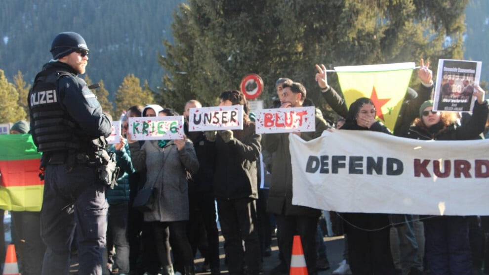 colani’nin-davetli-oldugu-davos’ta-tek-ses-yankilandi:-biji-berxwedana-rojava!