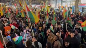 almanya’da-bugun-de-binlerce-kisi-rojava’ya-destek-icin-sokaklarda